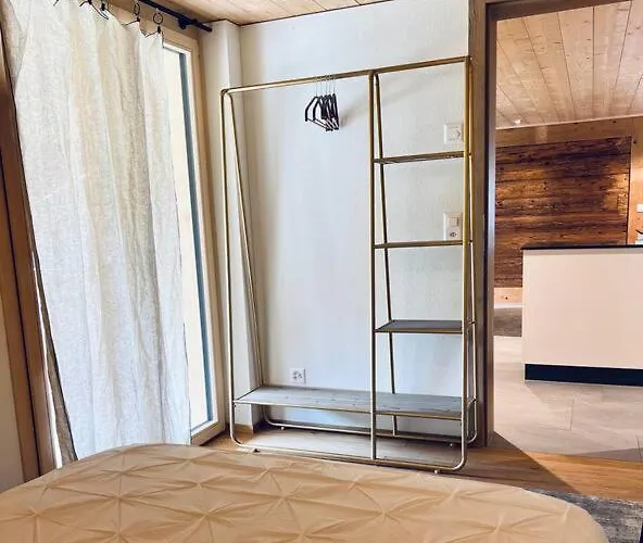 Hidden Retreats 1466 Edition *