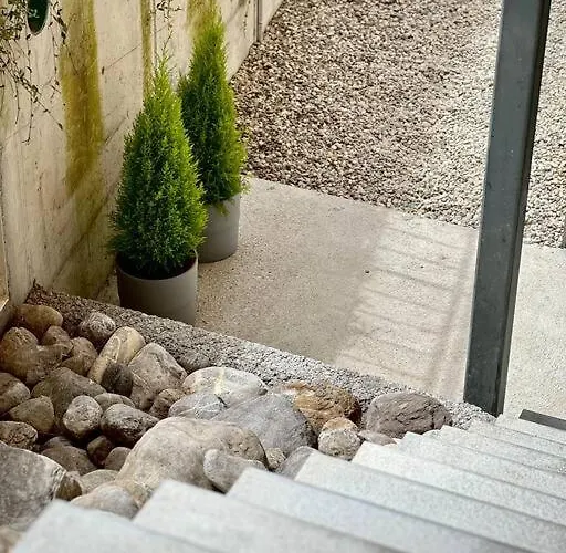 Daire Hidden Retreats 1466 Edition