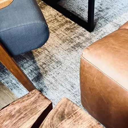 Апартаменты Hidden Retreats 1466 Edition